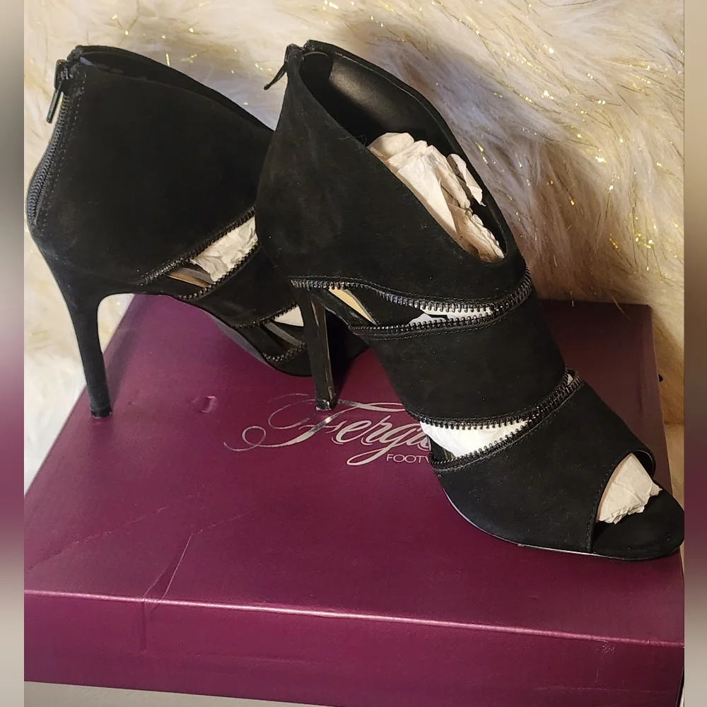 Fergie Ameila Black Zipper Sandals--Sizes 7.5 and  8.5 Women - Picture 4 of 10